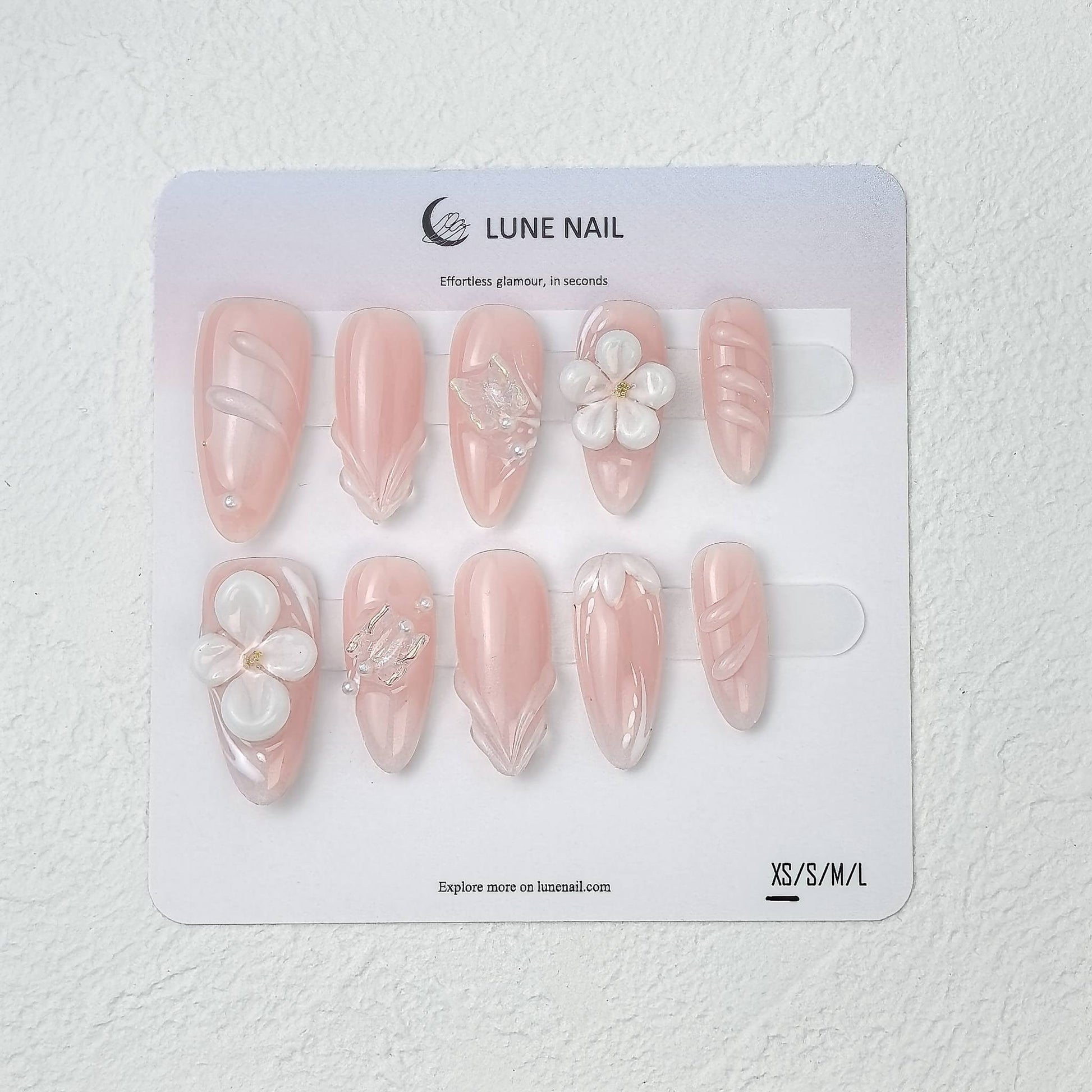 LUNE NAIL branded card showing pink floral press-on nail set